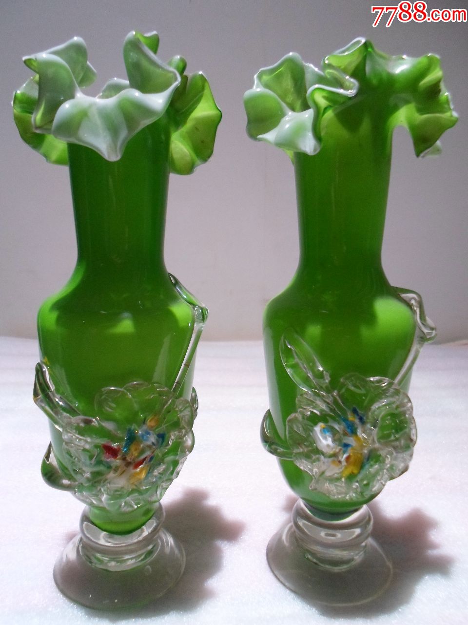 文革老物件:全品上翻花下堆花翠绿色纯手工料器老琉璃花瓶一对_价格