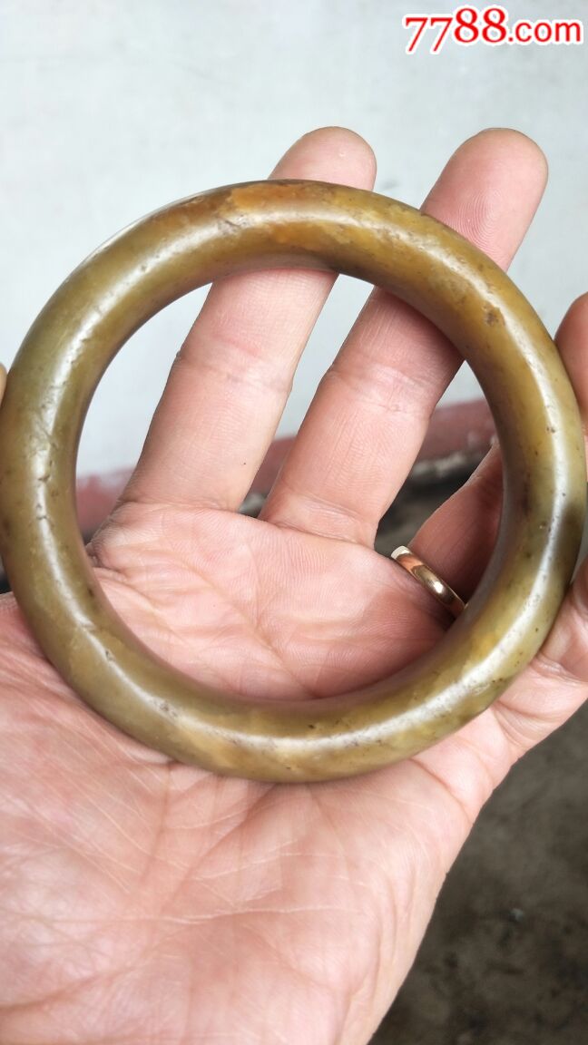 新收高古玉镯一个