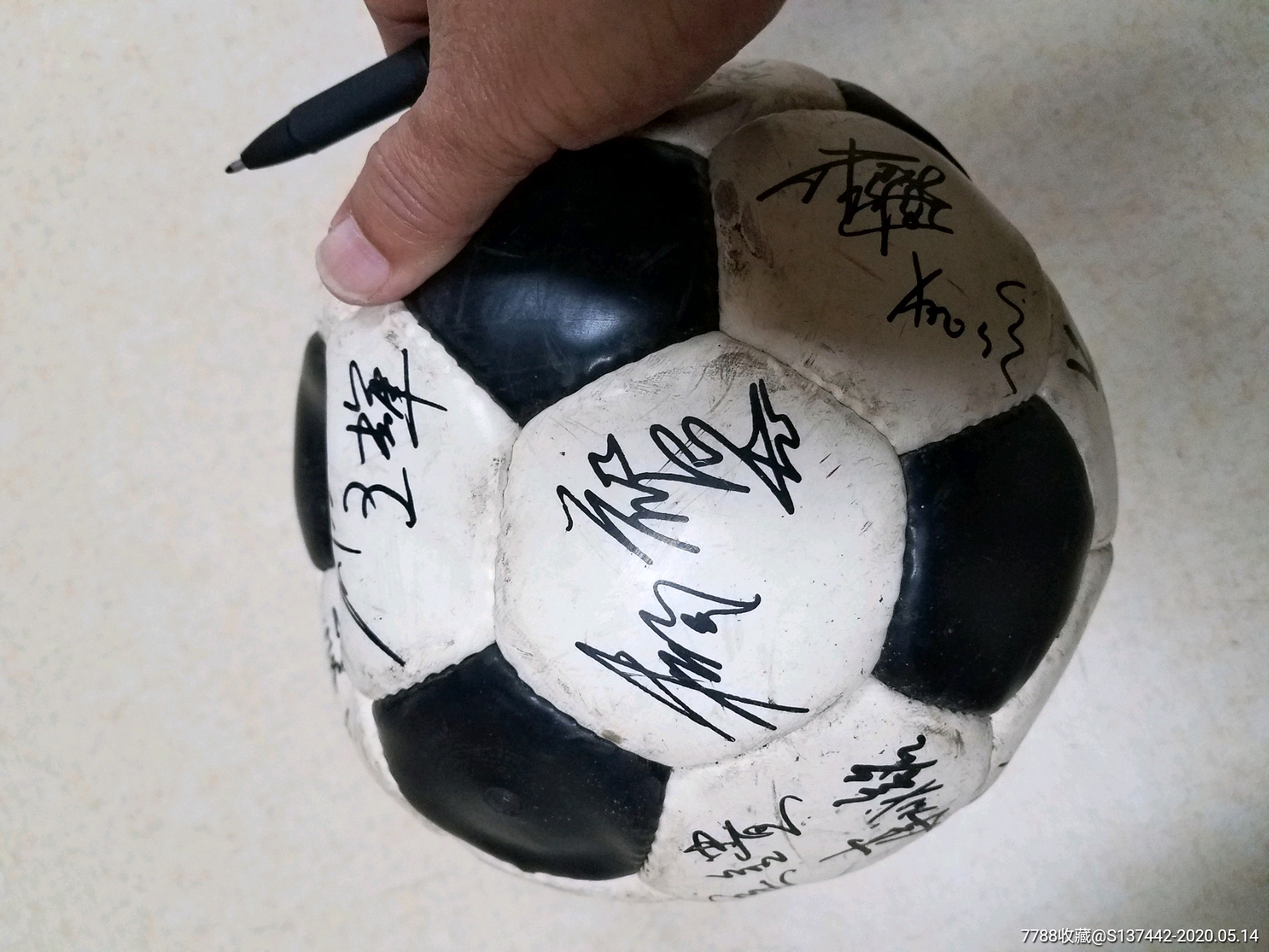 足球俱乐部鉴名足球毛毅军张勇吴承瑛祁宏吴金贵李诚铭等二十多名签名