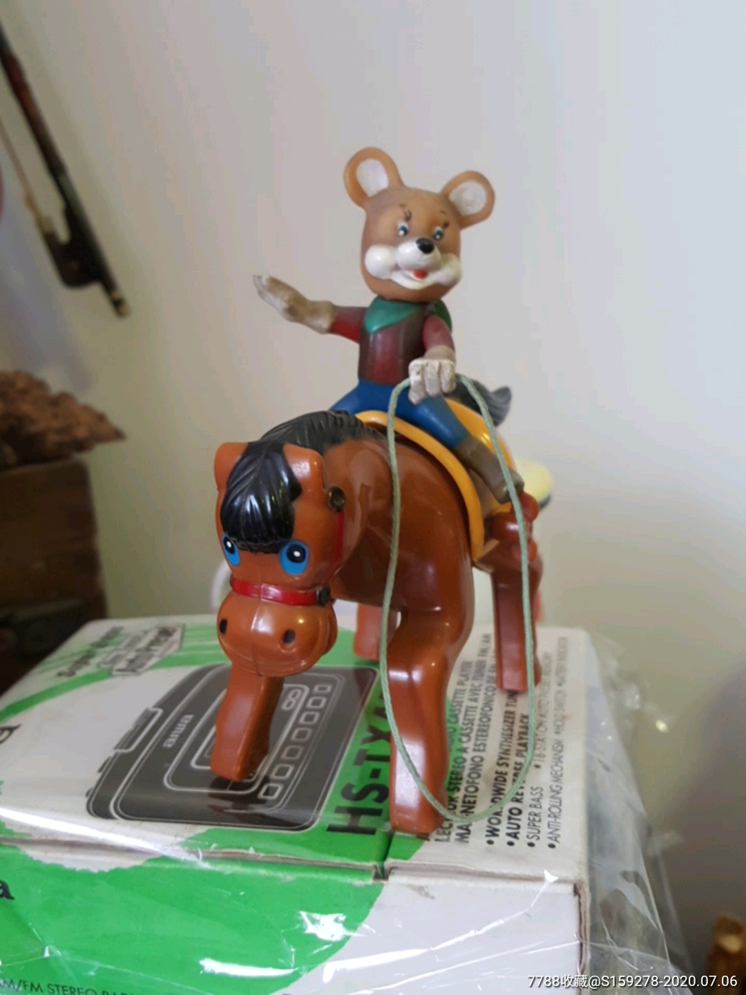 胶皮米老鼠骑塑料枣红马【看完简介,再决定是否购买!】